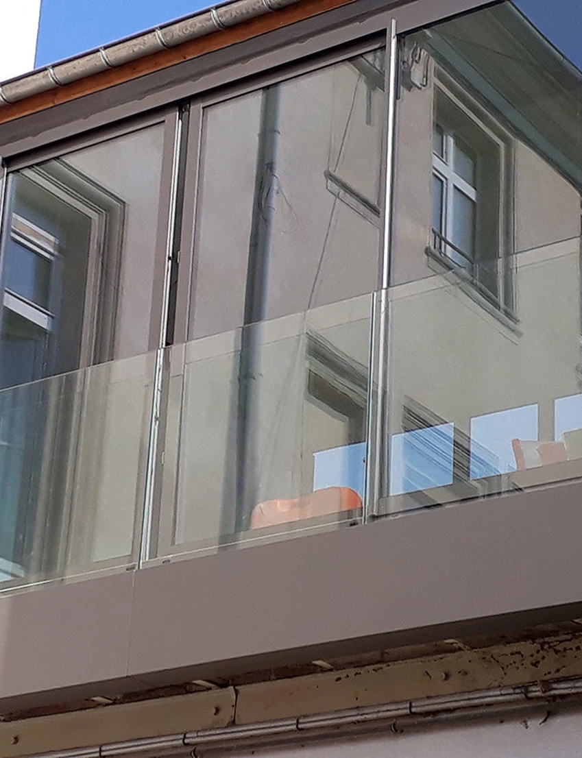 Fixed Handrail Window